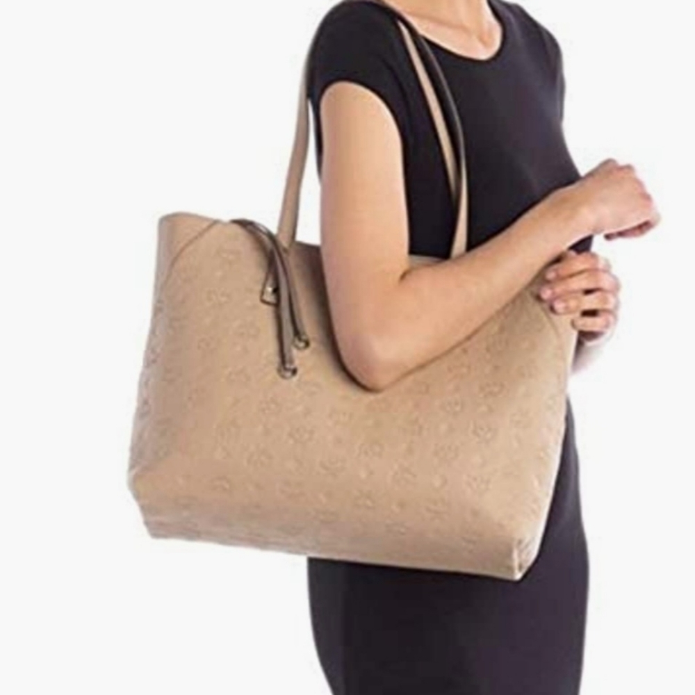 MCM KLARA MONOGRAM TOTE

BAG